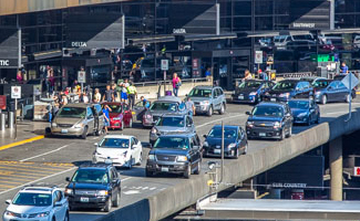 Traffic on the upper (Departures) drive at Sea-Tac Airport