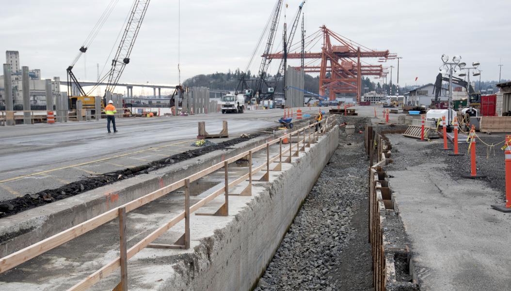 Crane rail construction at Terminal 5 