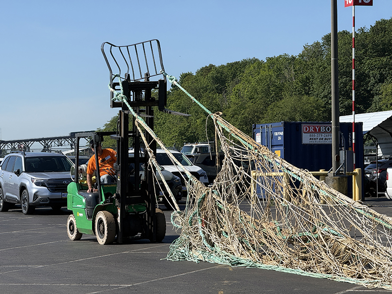 Equipment is used in the net recycling process