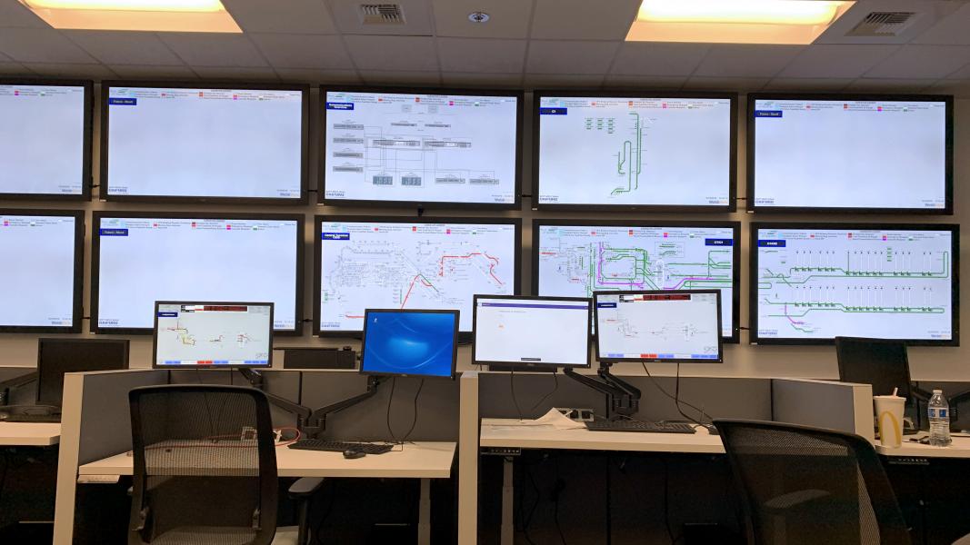 10 monitors manage SEA's entire baggage system from a single command center