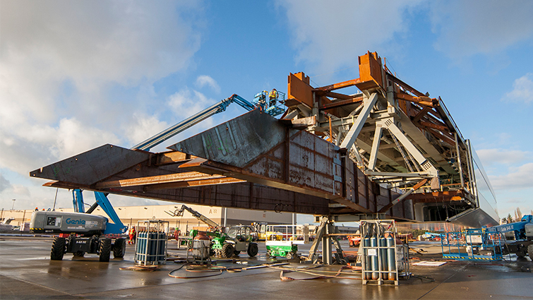 Center span of the pedestrian walkway at Cargo 2