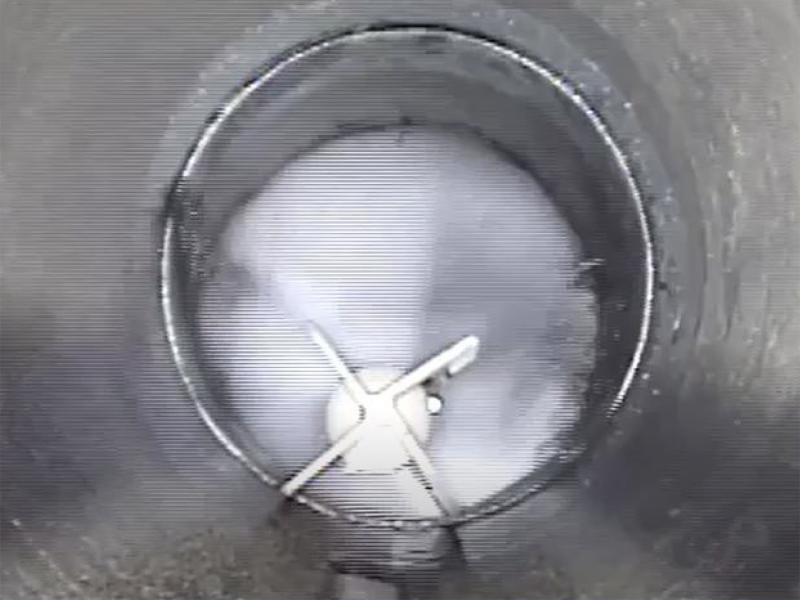 Jetter cleaning pipe internally