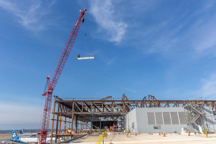 Topping off ceremony at the North Satellite with big crane and steel beam