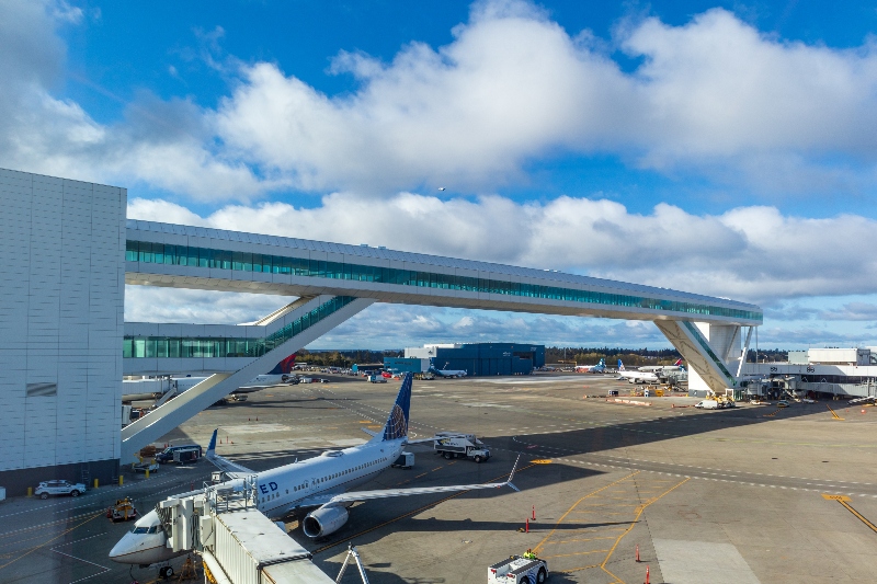 airplane at SEA with pedestrian bridge behind 