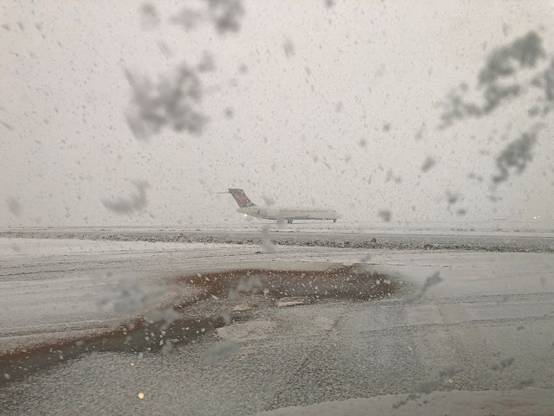 Plane landing at SEA during the 2019 storm