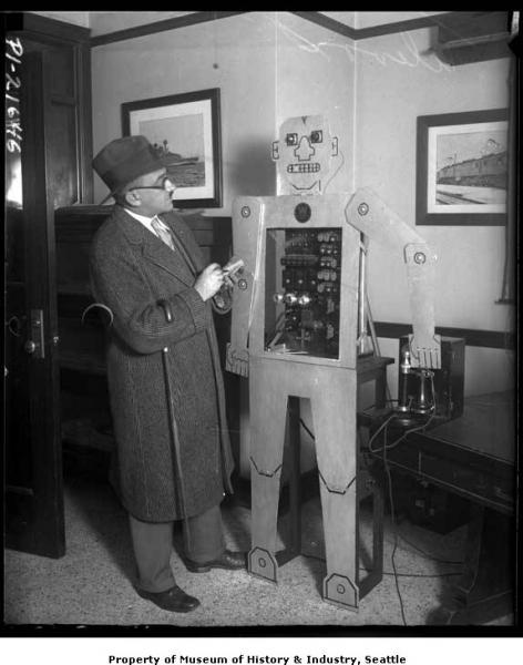 Photo the Westinghouse Televox robot in 1929