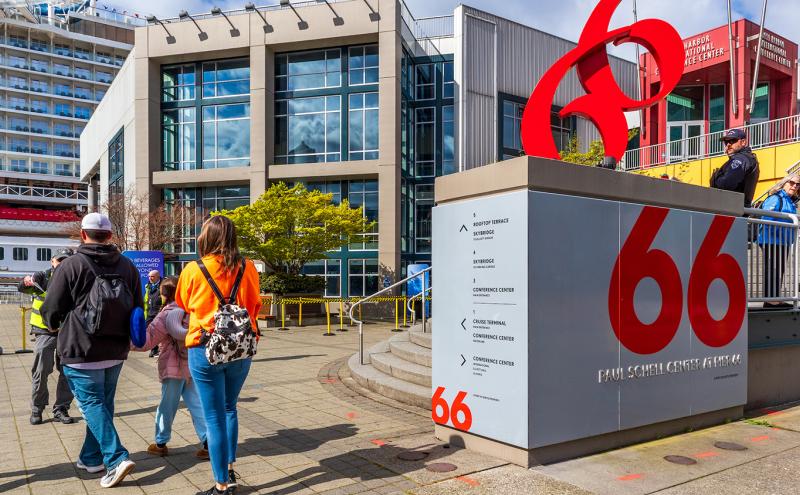 Cruise passengers at Pier 66