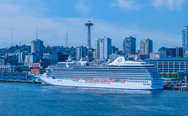 The Oceania Riviera leaving Pier 66.