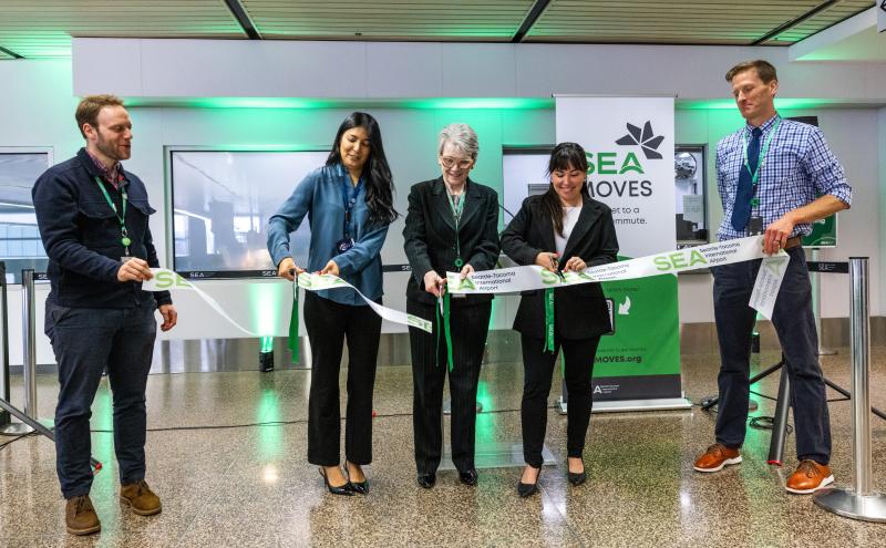 Commissioner Hasegawa joins Cassie Uribe of Alaska Airlines and SEA Managing Director Wendy Reiter for a ceremonial ribbon cutting