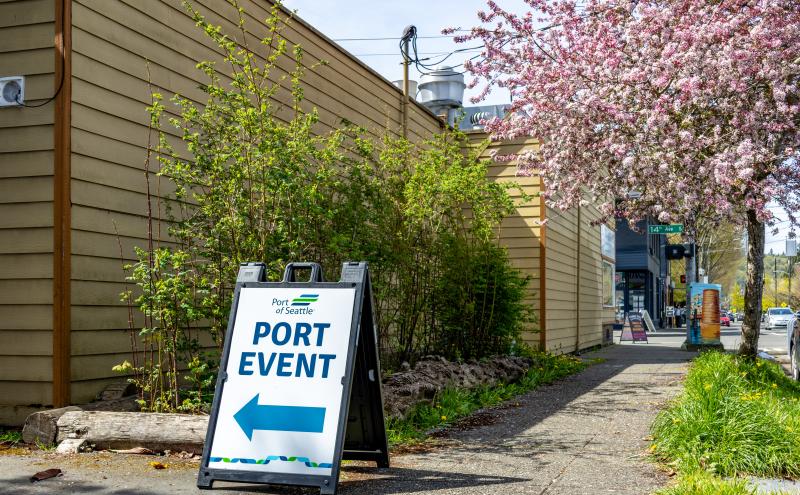 Signage to indicate event's location