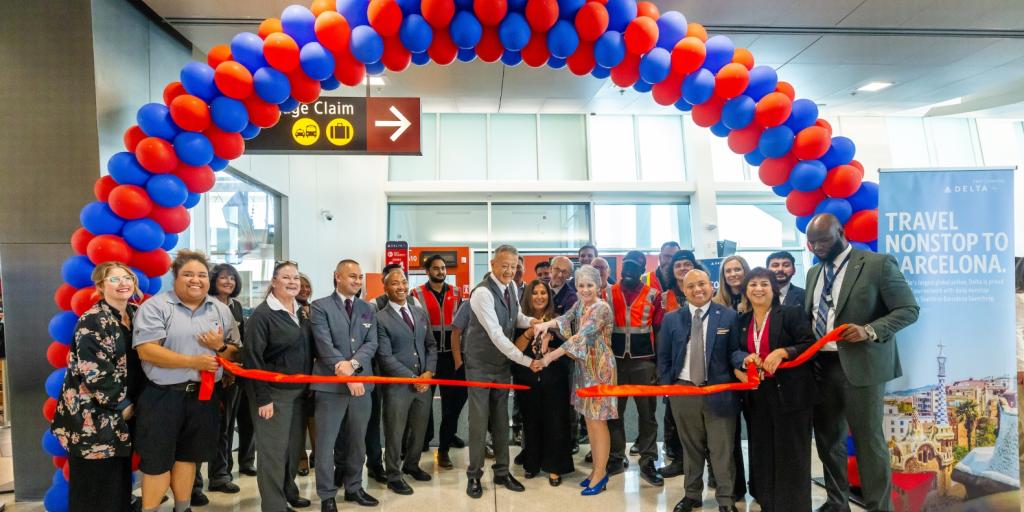 Arch of balloons and people cutting the ribbon to welcome two new Delta flights to SEA Airport 