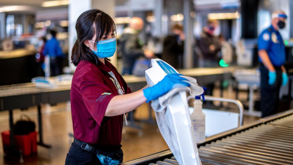 Canada To Require Air Travelers To Test Negative For Covid 19 Reuters