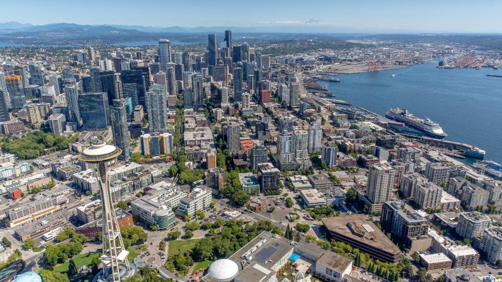Image of downtown Seattle with Space Needle in foreground