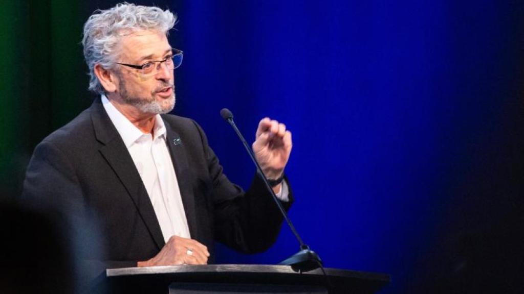 Commissioner Felleman delivering a speech